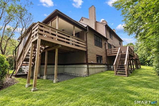 10 Edgehill Circle 10, Monroe, CT 06468