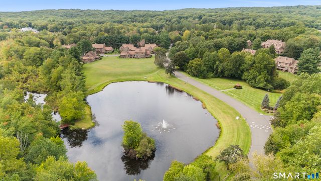 10 Edgehill Circle 10, Monroe, CT 06468