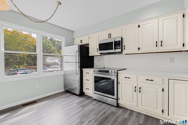 10 Edgehill Circle 10, Monroe, CT 06468