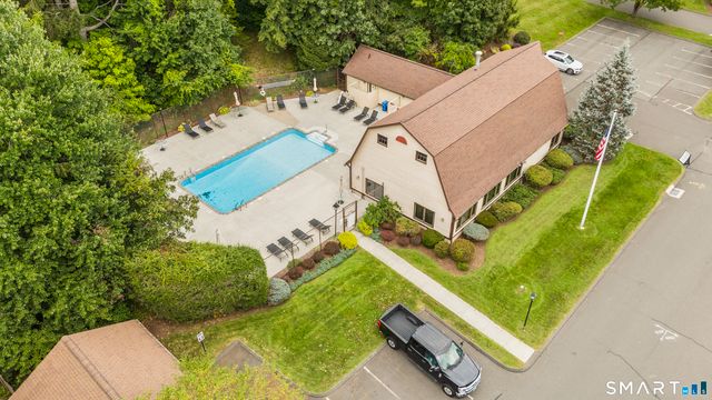 10 Edgehill Circle 10, Monroe, CT 06468