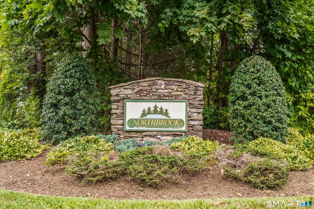10 Edgehill Circle 10, Monroe, CT 06468