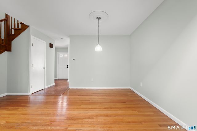 10 Edgehill Circle 10, Monroe, CT 06468