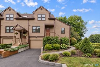 10 Edgehill Circle 10, Monroe, CT 06468