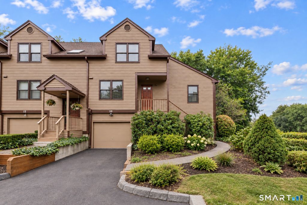 10 Edgehill Circle 10, Monroe, CT 06468
