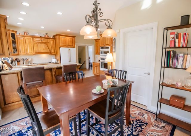 1021 Windsor Dr, Shelbyville, KY 40065