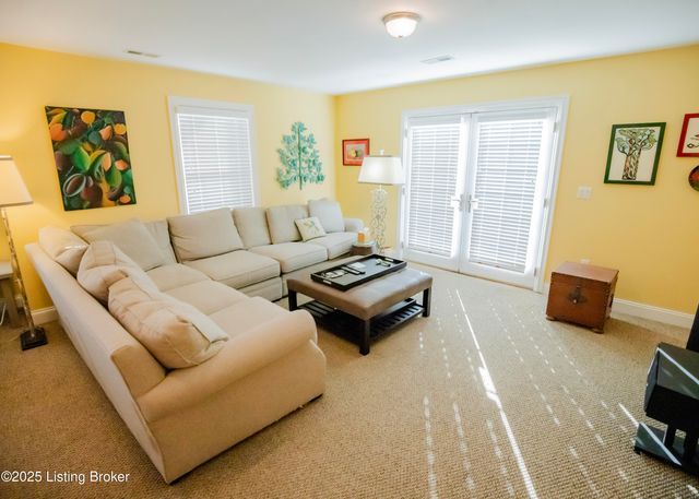 1021 Windsor Dr, Shelbyville, KY 40065