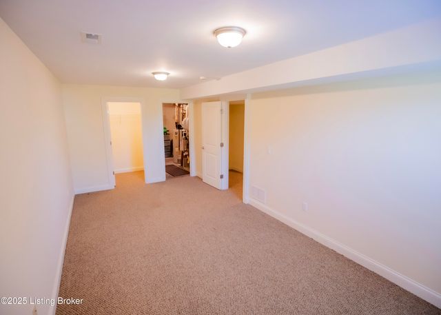 1021 Windsor Dr, Shelbyville, KY 40065