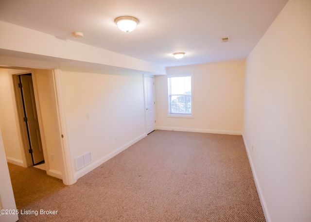 1021 Windsor Dr, Shelbyville, KY 40065