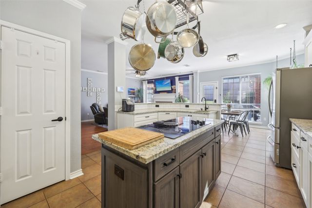 2077 Brookgate Drive, Grapevine, TX 76051