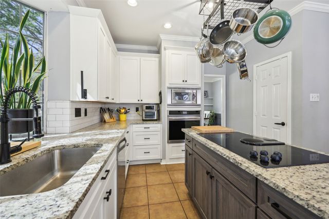 2077 Brookgate Drive, Grapevine, TX 76051