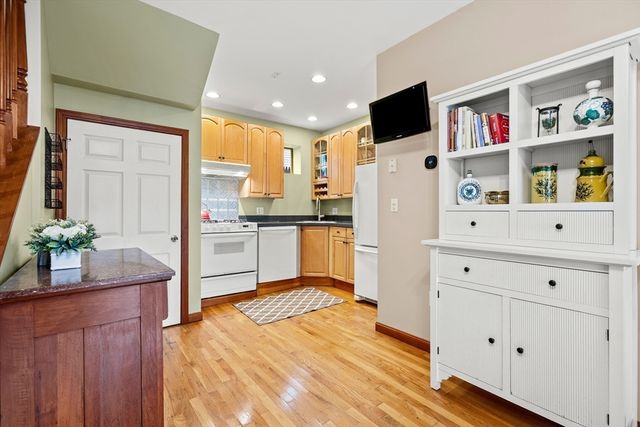 21 Avon Place, Arlington, MA 02474