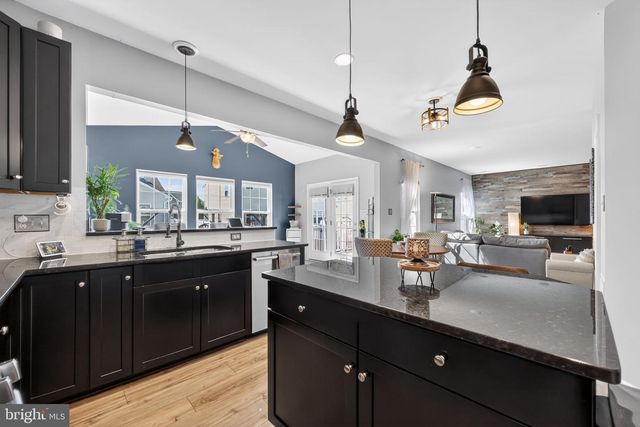 132 REDTAIL HAWK CIR, Sewell, NJ 08080