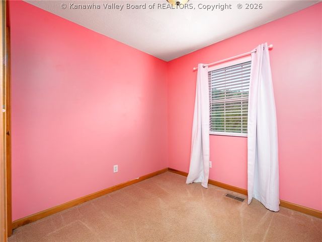 11 Poplar Hills Road, Hurricane, WV 25526