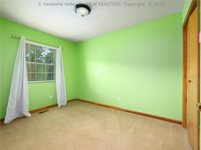 11 Poplar Hills Road, Hurricane, WV 25526
