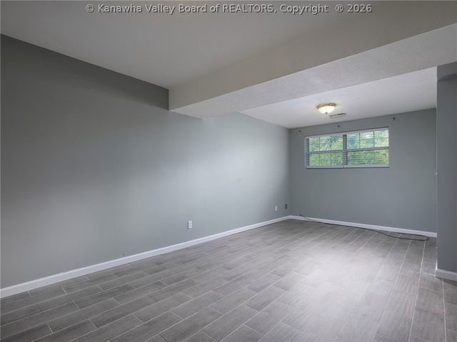 11 Poplar Hills Road, Hurricane, WV 25526