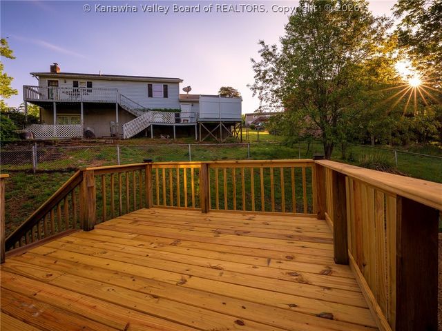 11 Poplar Hills Road, Hurricane, WV 25526