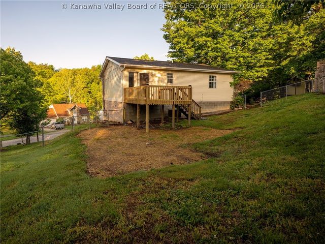 11 Poplar Hills Road, Hurricane, WV 25526