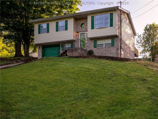 11 Poplar Hills Road, Hurricane, WV 25526