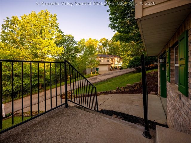 11 Poplar Hills Road, Hurricane, WV 25526