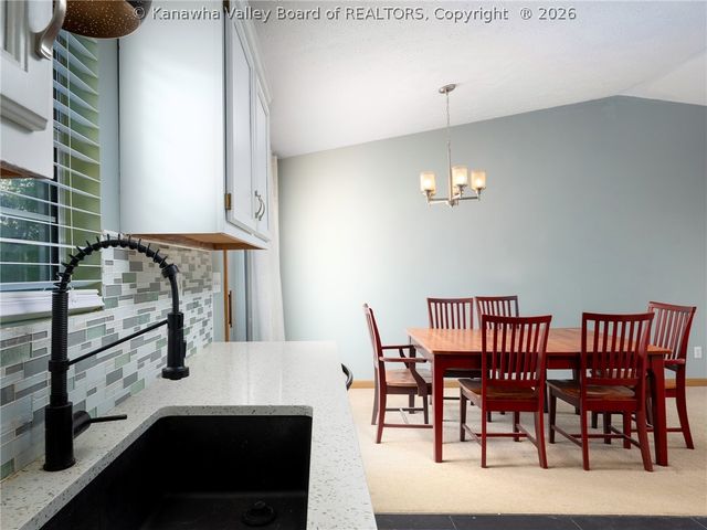 11 Poplar Hills Road, Hurricane, WV 25526