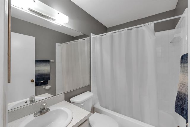 702 HUXLEY PLACE, Sun City Center, FL 33573