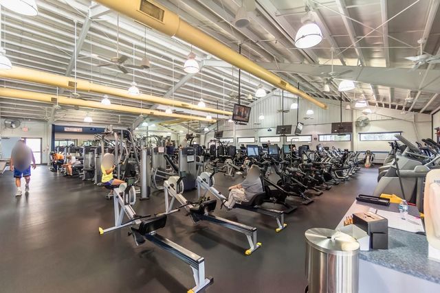 702 HUXLEY PLACE, Sun City Center, FL 33573