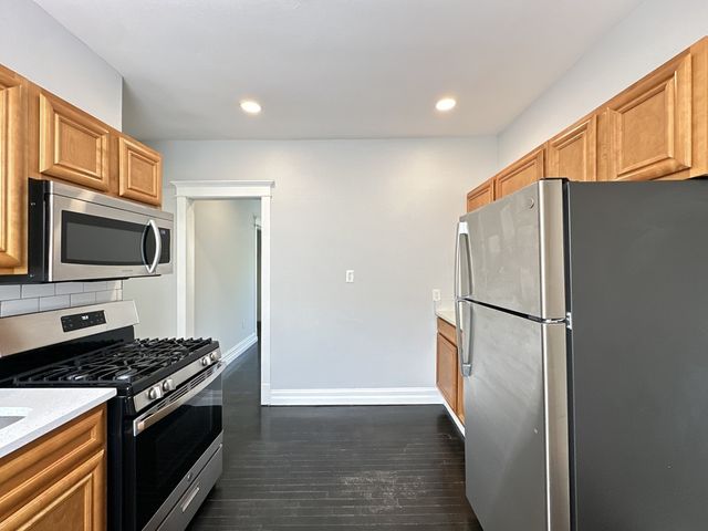 2552 N Kildare Avenue 2N, Chicago, IL 60639