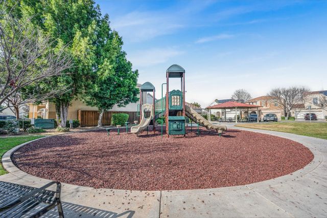 4626 W Javier Way, Fresno, CA 93722