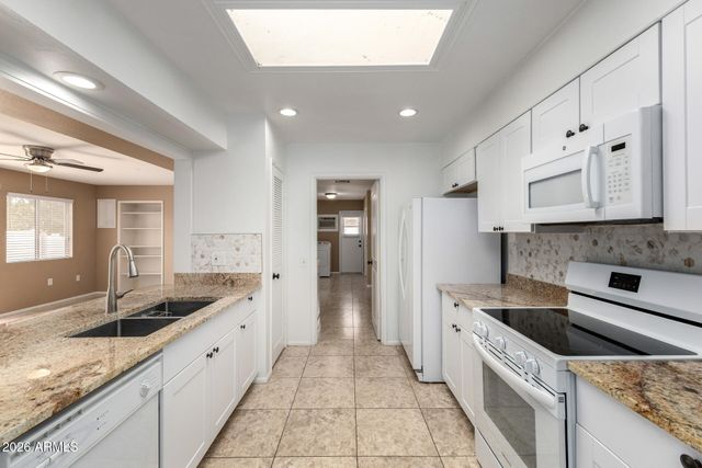 9425 W ROLLING HILLS Drive, Sun City, AZ 85351