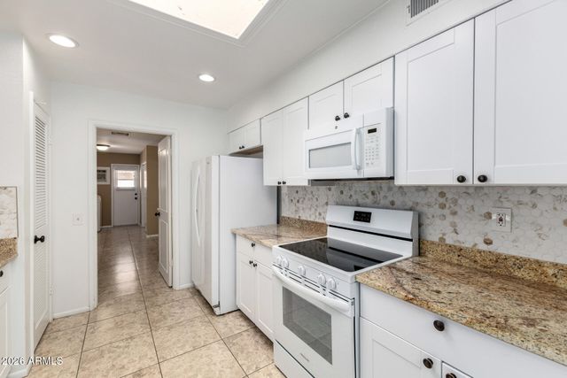 9425 W ROLLING HILLS Drive, Sun City, AZ 85351