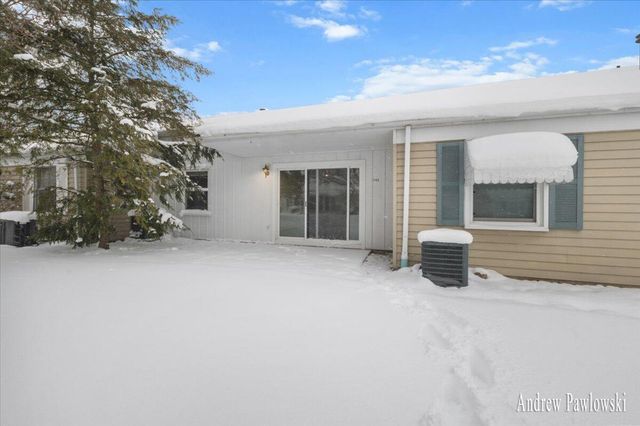 7763 Coachman Lane, Jenison, MI 49428