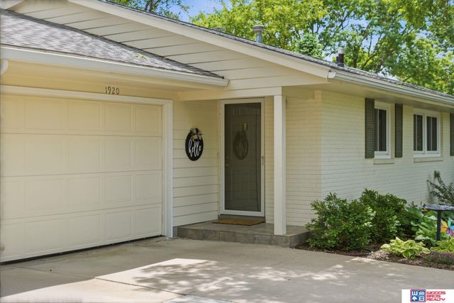 1920 E Bermuda Drive, Lincoln, NE 68506