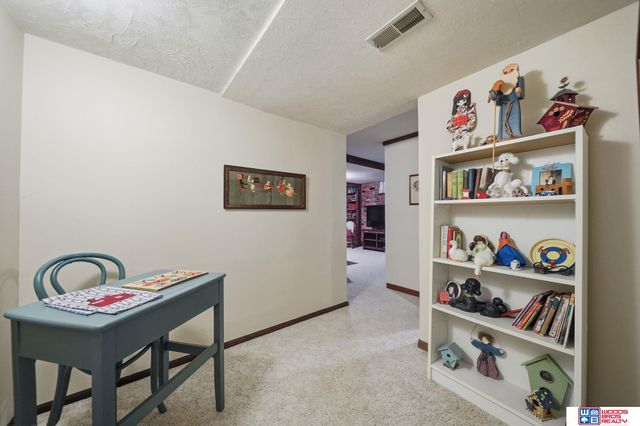 1920 E Bermuda Drive, Lincoln, NE 68506