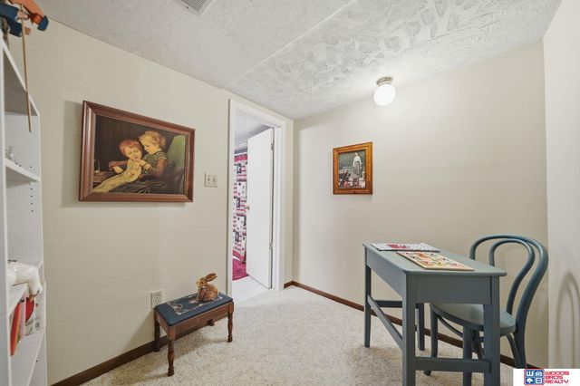 1920 E Bermuda Drive, Lincoln, NE 68506