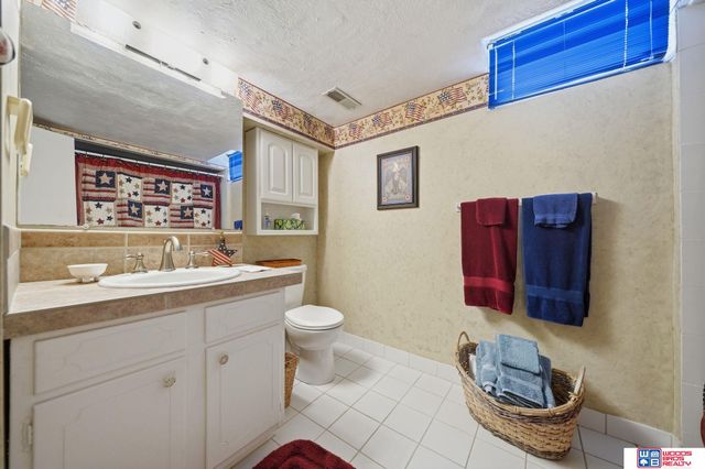 1920 E Bermuda Drive, Lincoln, NE 68506