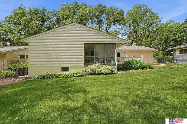1920 E Bermuda Drive, Lincoln, NE 68506