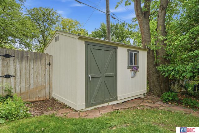 1920 E Bermuda Drive, Lincoln, NE 68506