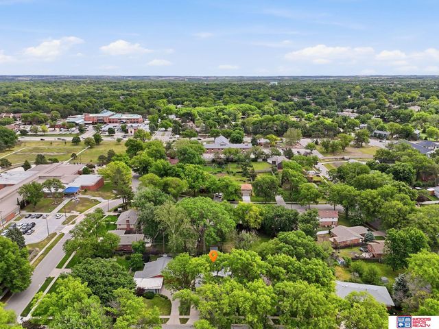 1920 E Bermuda Drive, Lincoln, NE 68506