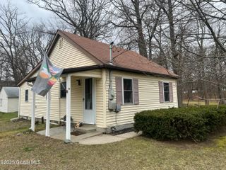 14 Mountain View Avenue, Colonie, NY 12205