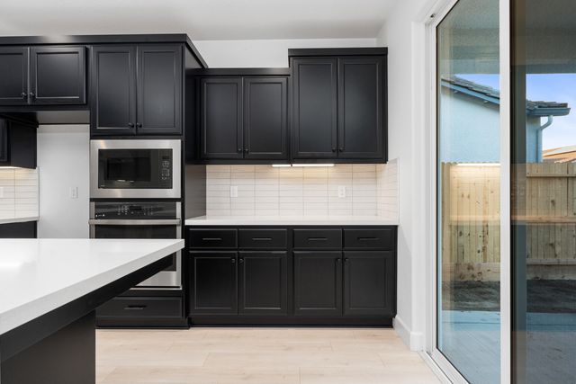 2936 Crystal Downs Avenue, Tulare, CA 93274