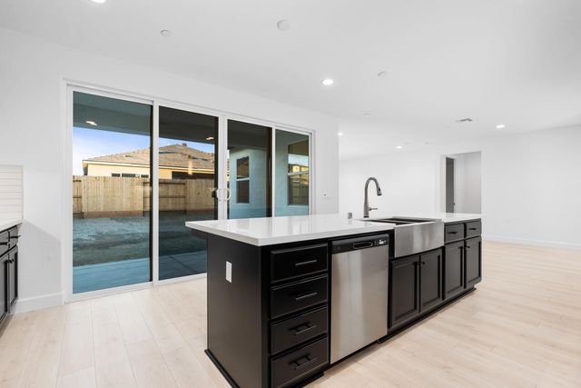 2936 Crystal Downs Avenue, Tulare, CA 93274