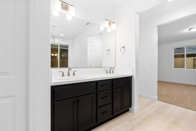 2936 Crystal Downs Avenue, Tulare, CA 93274