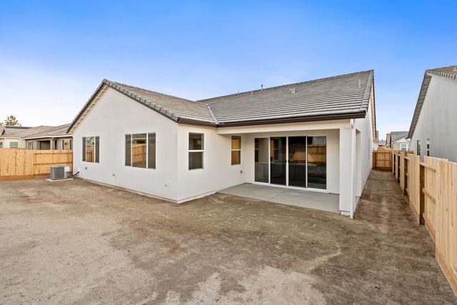 2936 Crystal Downs Avenue, Tulare, CA 93274