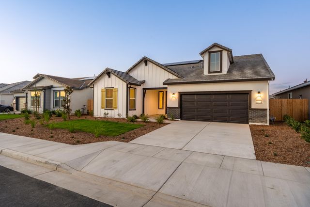 2936 Crystal Downs Avenue, Tulare, CA 93274