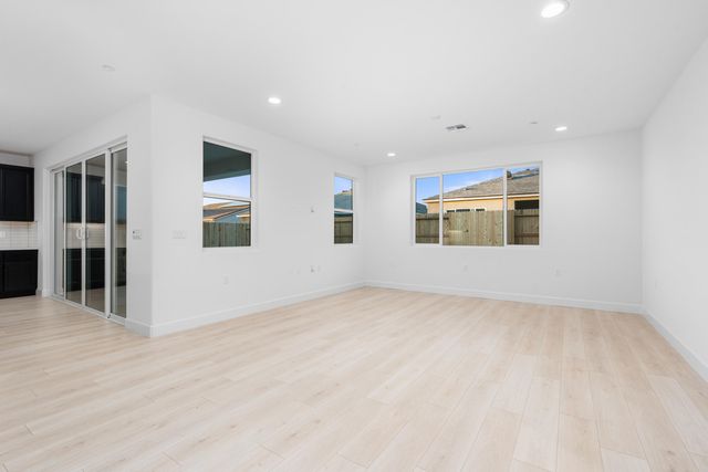 2936 Crystal Downs Avenue, Tulare, CA 93274