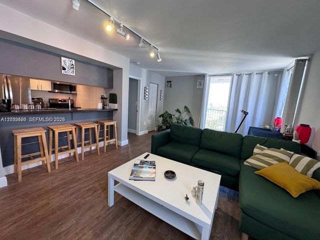 800 N Miami Ave E-1008, Miami, FL 33136