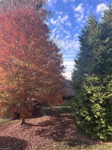 1330 Meadowlands Drive, Winston-salem, NC 27107