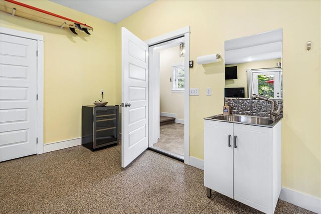 758 Michigan Avenue, South Haven, MI 49090