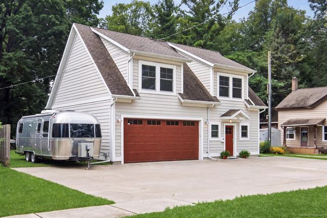 758 Michigan Avenue, South Haven, MI 49090