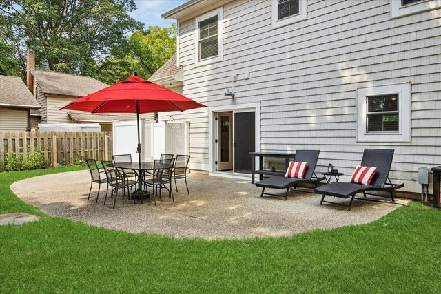 758 Michigan Avenue, South Haven, MI 49090